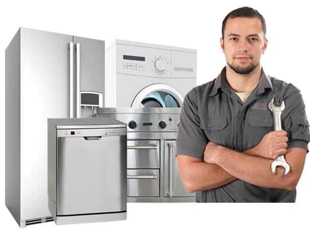 Técnico reparando electrodomésticos - Servicio Técnico en Sevilla
